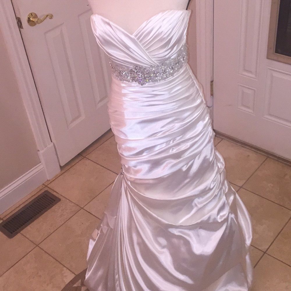 Maggie sottero Midgley couture size 12 sample wedding dress from Kleinfeld - Picture 7 of 8